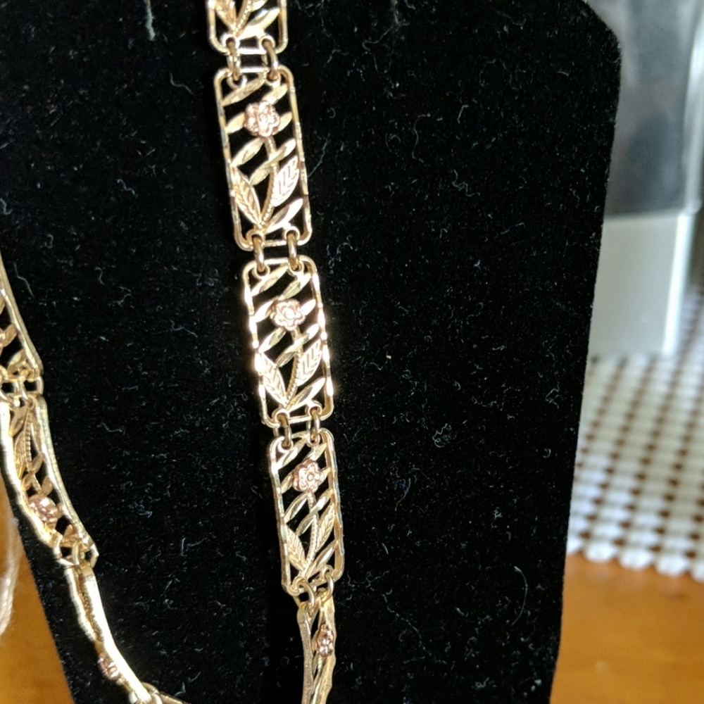 Gold 10 karat bracelet with Rose's